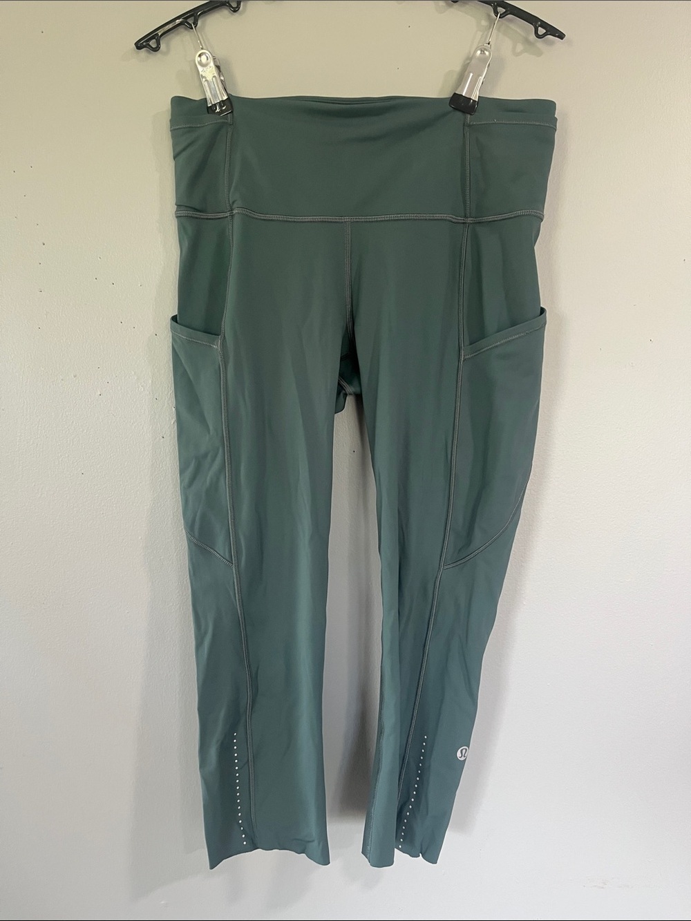 Woman’s lululemon athletica Green High-Rise Pocket Leggings 6